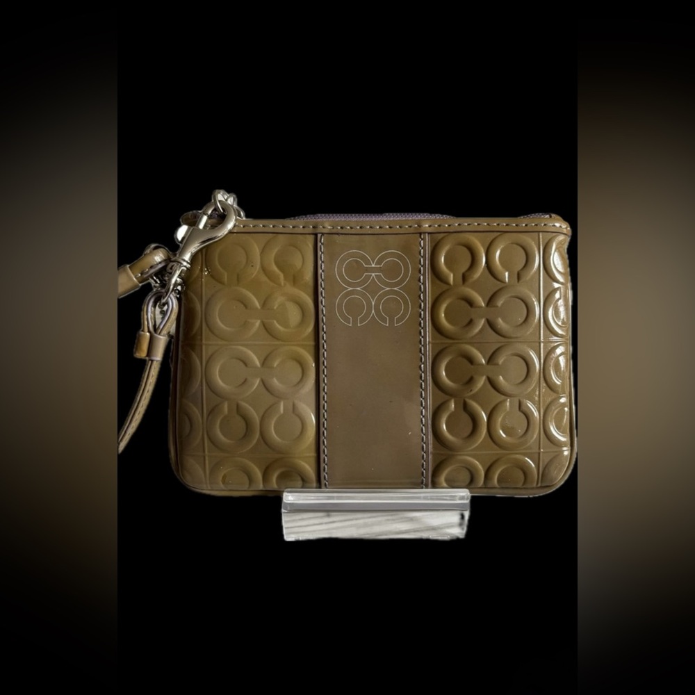 COACH OPTIC C PATENT LEATHER WRISTLET